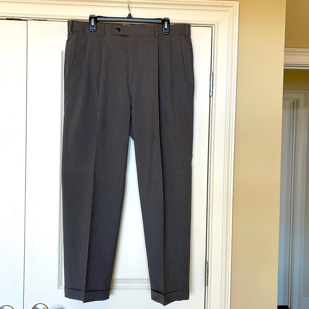 Louis Raphael dress pant.  Pleats & cuffs w/pockets. 34x32, gray